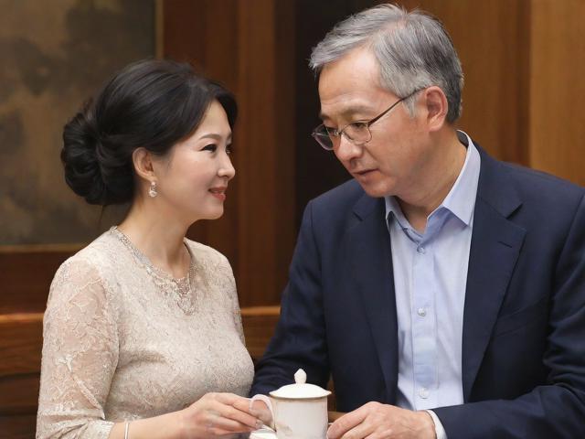 相亲时媒婆的潜台词-相亲媒婆视频
